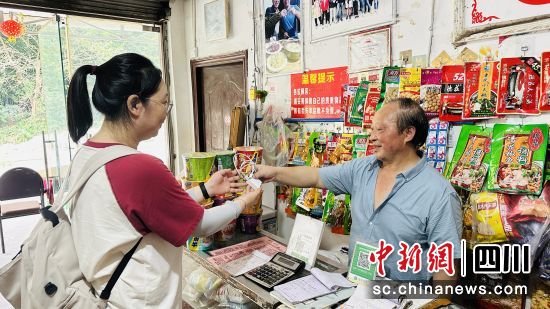 杨永全的山间小店。乐山市沙湾区烟草专卖局(分公司)供图 杨永全的山间小店。乐山市沙湾区烟草专卖局(分公司)供图