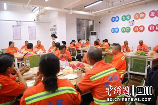 慰问活动现场。雨城融媒 供图 慰问活动现场。雨城融媒 供图