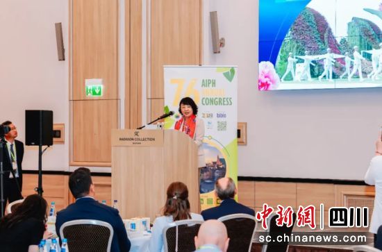 2024成都世园会组委会办公室副主任、中国花卉协会副秘书长彭红明汇报发言。2024成都世园会执委会 供图 2024成都世园会组委会办公室副主任、中国花卉协会副秘书长彭红明汇报发言。2024成都世园会执委会 供图
