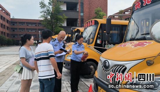 检查培训现场。沿滩交警 供图 检查培训现场。沿滩交警 供图