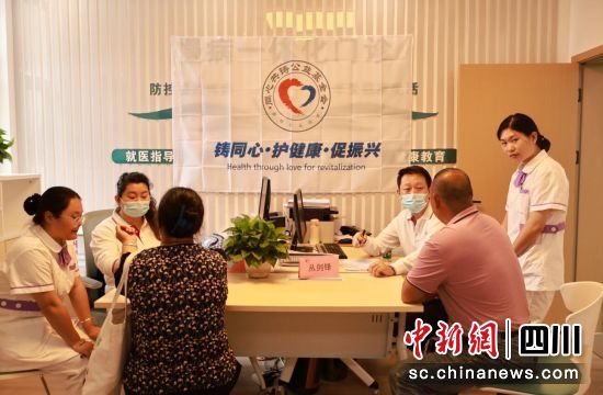 义诊现场。汶川县委宣传部供图 义诊现场。汶川县委宣传部供图