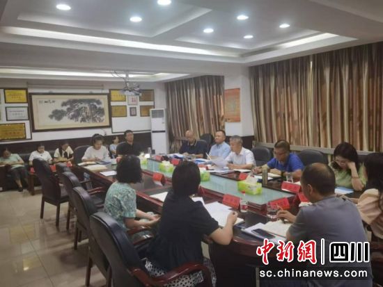 青羊区市场监管局优环境促发展专题工作会现场。向龙 摄 青羊区市场监管局优环境促发展专题工作会现场。向龙 摄