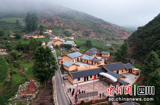 航拍大石头村。王磊 摄 航拍大石头村。王磊 摄