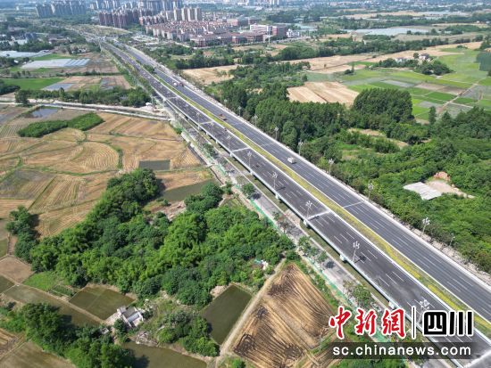 成都濛阳新城项目天府大道北延线(濛阳段)北段。中交二航局 供图 成都濛阳新城项目天府大道北延线(濛阳段)北段。中交二航局 供图