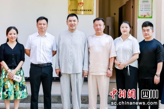 安昌小学人格频率心理健康咨询室正式揭牌启用。王潇 摄 安昌小学人格频率心理健康咨询室正式揭牌启用。王潇 摄