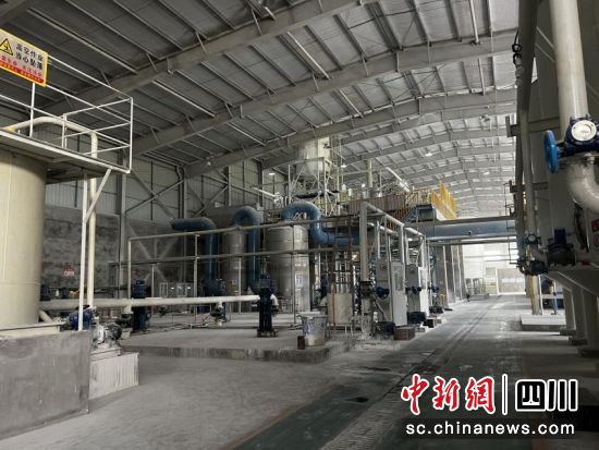 矿石新材料生产车间。邮储银行乐山分行供图 矿石新材料生产车间。邮储银行乐山分行供图