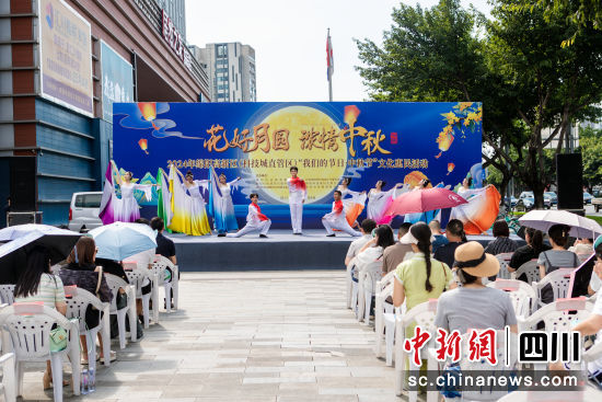 活动现场。 刘军 摄 活动现场。 刘军 摄