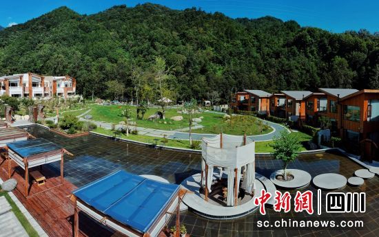 绿水青山中的精品民宿。 胡宇 摄 绿水青山中的精品民宿。 胡宇 摄
