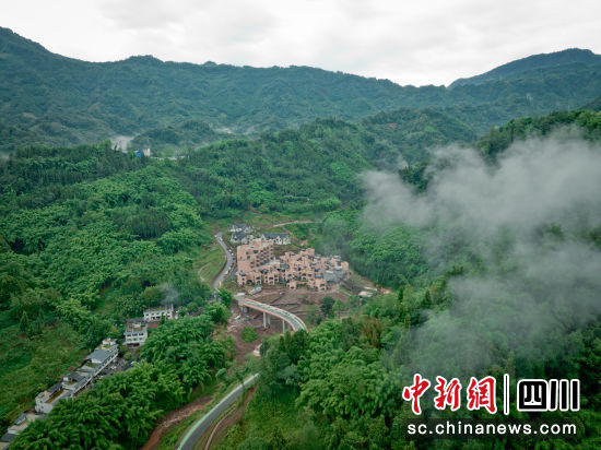 十里芳菲·野玫瑰村全景图。陆佩珥摄 十里芳菲·野玫瑰村全景图。陆佩珥摄