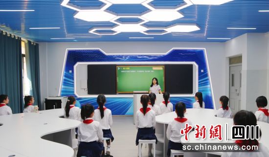 惜字塔小学智慧教室。蒋星 摄 惜字塔小学智慧教室。蒋星 摄