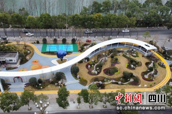 广元海绵城市建设的东坝社区口袋公园一角。广元市委宣传部 供图 广元海绵城市建设的东坝社区口袋公园一角。广元市委宣传部 供图