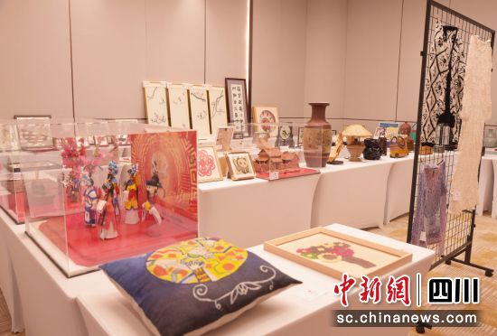 展览现场。成都市残联供图 展览现场。成都市残联供图