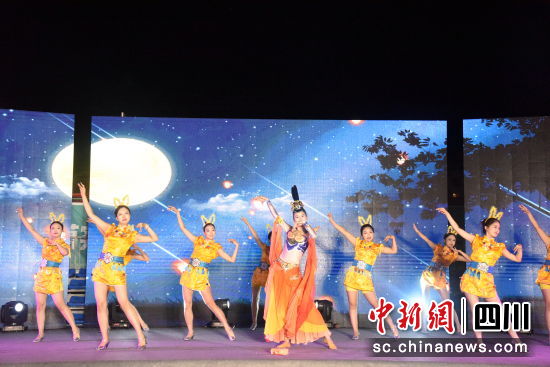 文艺演出现场。曹琳 摄影 文艺演出现场。曹琳 摄影
