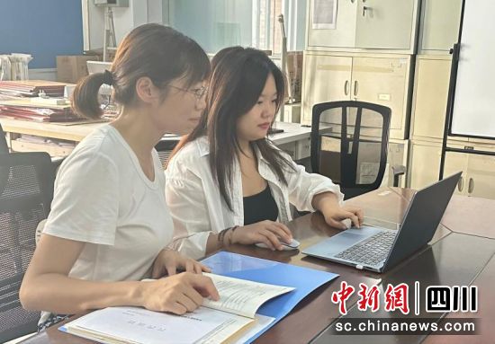 教师备赛中。周庆婷供图 教师备赛中。周庆婷供图