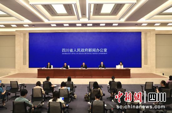9月19日,四川成都,2024四川省文化和旅游发展大会暨第十届中国(四川)国际旅游投资大会新闻发布会。记者 王磊 摄 9月19日,四川成都,2024四川省文化和旅游发展大会暨第十届中国(四川)国际旅游投资大会新闻发布会。记者 王磊 摄