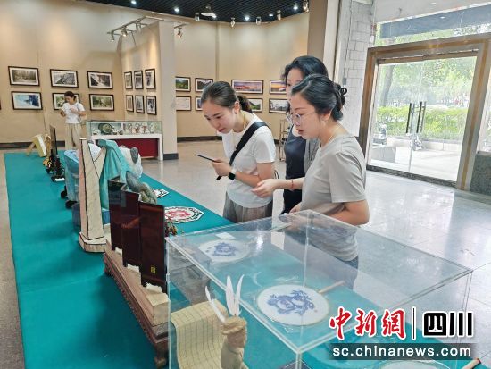展览现场。 杨勇 摄 展览现场。 杨勇 摄