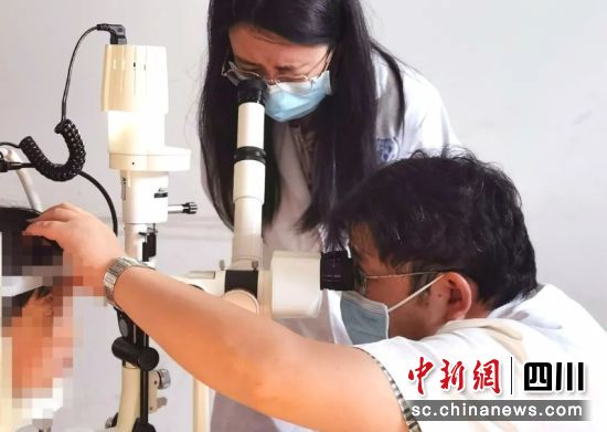 正在进行治疗。杨娅丽 摄 正在进行治疗。杨娅丽 摄