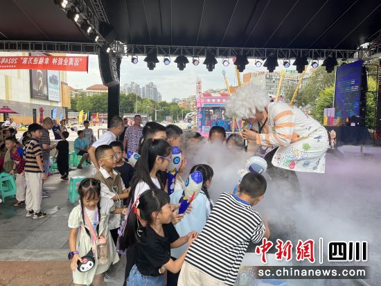 活动现场。龙马潭区融媒体中心供图 活动现场。龙马潭区融媒体中心供图