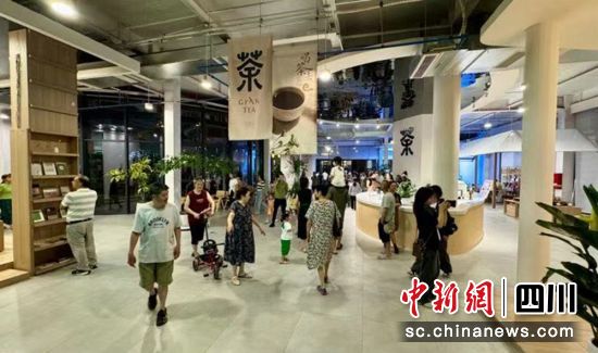 市民参观游玩。名山区委宣传部 供图 市民参观游玩。名山区委宣传部 供图