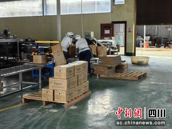 食品产品包装现场。邮储银行宜宾分行供图 食品产品包装现场。邮储银行宜宾分行供图