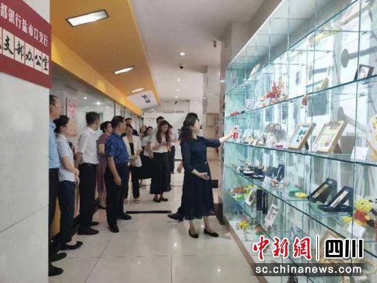 成都银行锦江区金融志愿服务站。成都银行供图 成都银行锦江区金融志愿服务站。成都银行供图