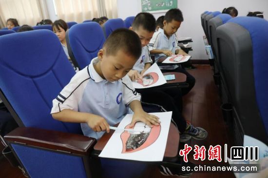 活动现场。龙马潭区融媒体心供图 活动现场。龙马潭区融媒体心供图