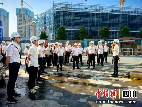 质量月活动现场。中铁八局房开公司供图 质量月活动现场。中铁八局房开公司供图
