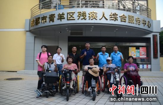 一起合影。四川美望儿童关爱公益慈善基金会 供图 一起合影。四川美望儿童关爱公益慈善基金会 供图