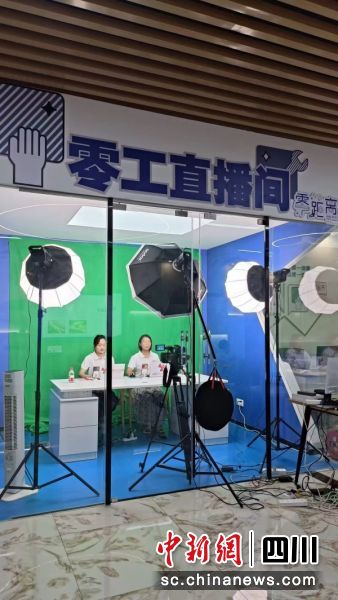 零工直播间。张虎 摄 零工直播间。张虎 摄