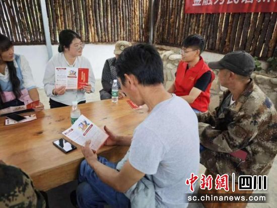 乡村金融宣传活动现场。华夏银行成都银行 供图 乡村金融宣传活动现场。华夏银行成都银行 供图