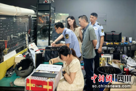 开展电动自行车安全隐患全链条整治行动。天府新区市场监管局 供图 开展电动自行车安全隐患全链条整治行动。天府新区市场监管局 供图