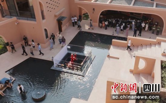 开门迎客。雨城融媒 供图 开门迎客。雨城融媒 供图