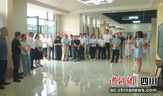 参观现场。沿滩融媒 供图 参观现场。沿滩融媒 供图