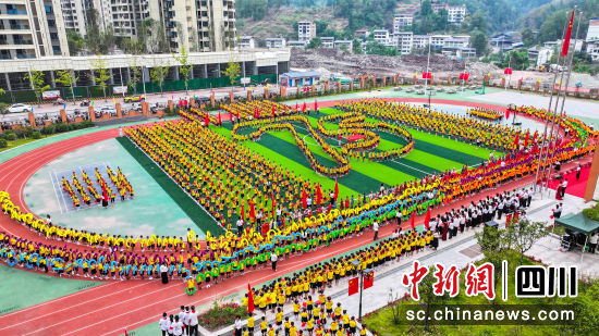 宣汉县实验小学开展“我爱您,中国!”庆国庆主题教育活动。宣汉县委宣传部供图 宣汉县实验小学开展“我爱您,中国!”庆国庆主题教育活动。宣汉县委宣传部供图