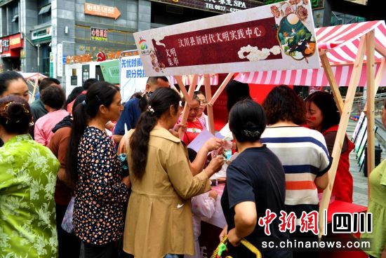 “文明集市”开市。汶川县委宣传部供图 “文明集市”开市。汶川县委宣传部供图