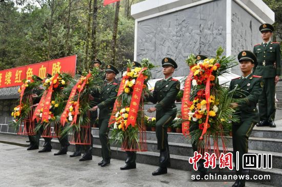 公祭活动现场。壤塘县委宣传部供图 公祭活动现场。壤塘县委宣传部供图