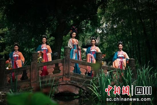 《望江梦华·薛涛吟》现场演绎。成都文旅集团供图 《望江梦华·薛涛吟》现场演绎。成都文旅集团供图