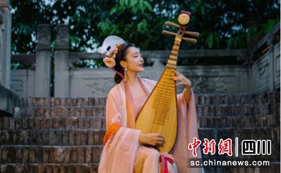 树下音乐会开始啦。锦官驿街办 供图 树下音乐会开始啦。锦官驿街办 供图