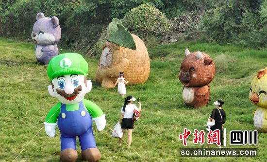 游客参观体验。汤宇杰 供图 游客参观体验。汤宇杰 供图
