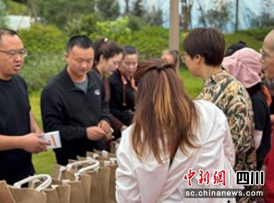图为黑水·达古冰川国庆专场推介会现场。达古冰川风景名胜区管理局供图 图为黑水·达古冰川国庆专场推介会现场。达古冰川风景名胜区管理局供图