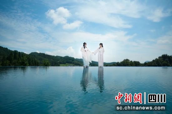 一起感受大自然的美好与纯粹。曾紫亿 摄 一起感受大自然的美好与纯粹。曾紫亿 摄