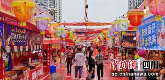 惠民购物节现场。 陈忆 摄 惠民购物节现场。 陈忆 摄