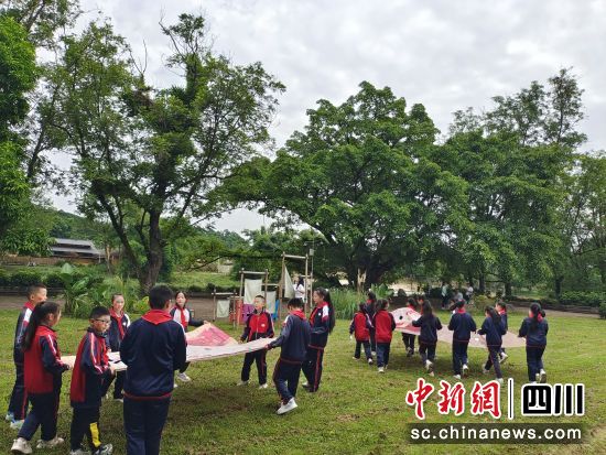 “月圆国盛·薪火西来”研学第一课活动举行。陈盛 摄 “月圆国盛·薪火西来”研学第一课活动举行。陈盛 摄