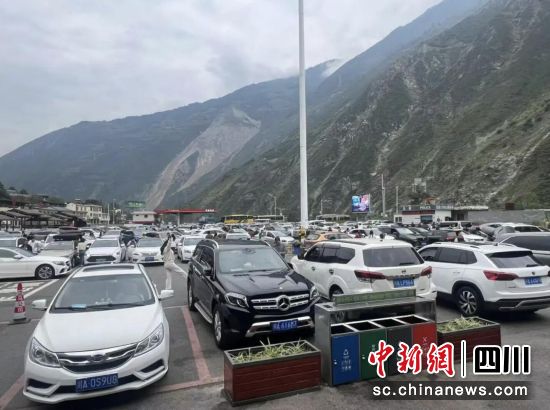 都汶高速公路绵虒服务区。汶川县委宣传部供图 都汶高速公路绵虒服务区。汶川县委宣传部供图