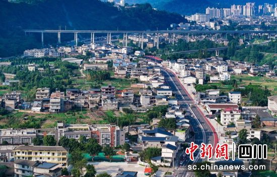 改建工程全线通车。雨城融媒 供图 改建工程全线通车。雨城融媒 供图