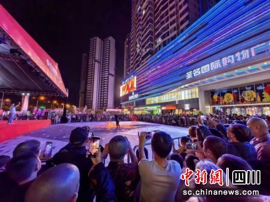 圣名国际购物节。 江油市委宣传部供图 圣名国际购物节。 江油市委宣传部供图