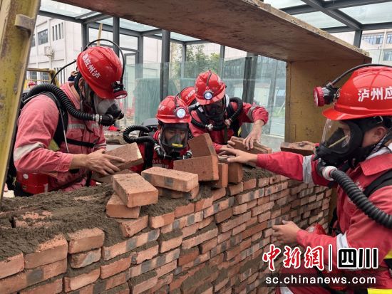 泸州市综合应急救援支队队员开展救援训练。泸州应急供图 泸州市综合应急救援支队队员开展救援训练。泸州应急供图