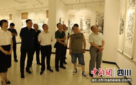 参观现场。沿滩融媒 供图 参观现场。沿滩融媒 供图