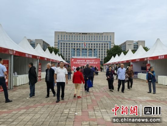 房交会现场。贺云 摄 房交会现场。贺云 摄