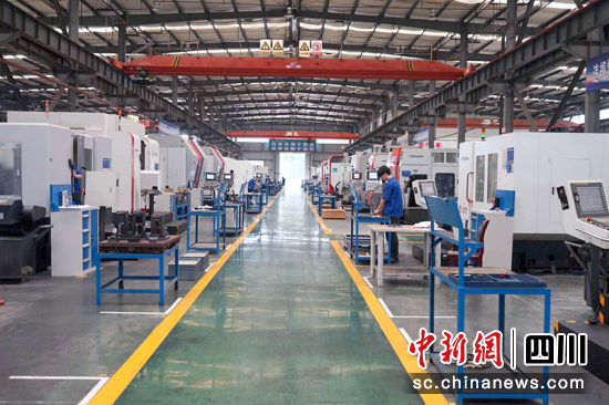 鑫坤机械制造有限责任公司叶片加工车间。 绵竹市融媒体中心供图 鑫坤机械制造有限责任公司叶片加工车间。 绵竹市融媒体中心供图
